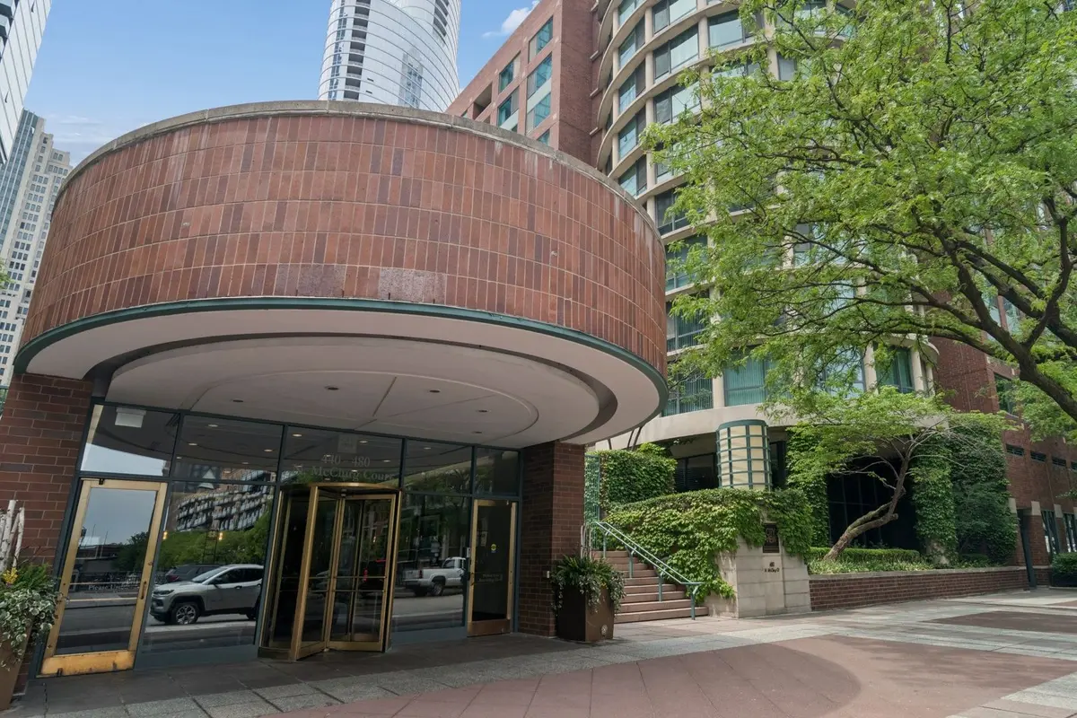 480 N MCCLURG Court