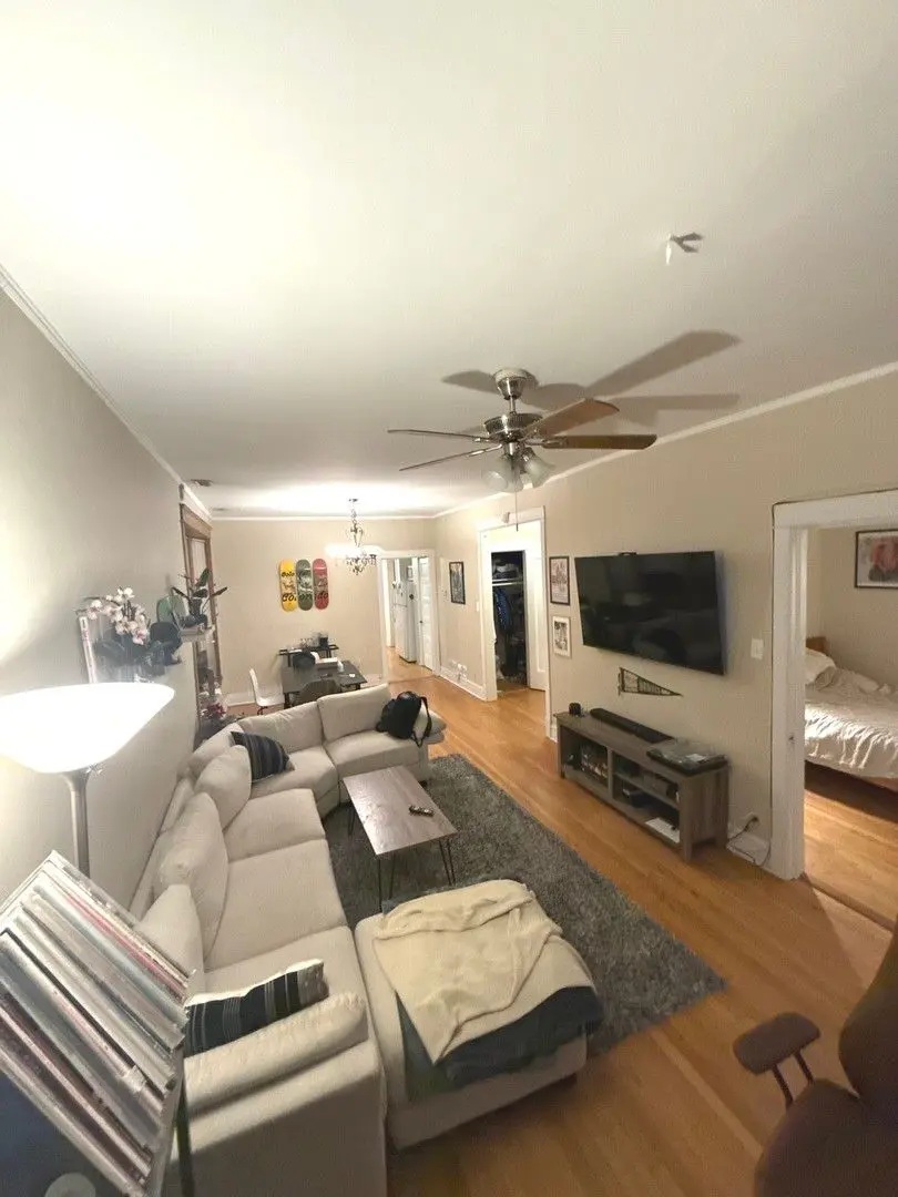 900 W Wrightwood Avenue