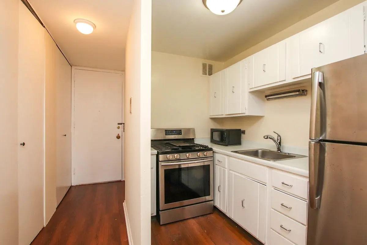 1 E Scott Street