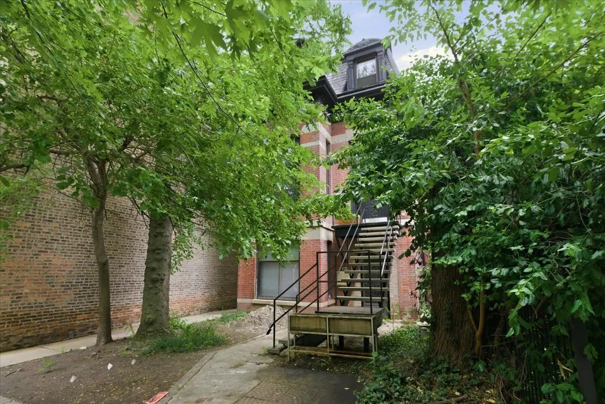 1931 W Evergreen Avenue