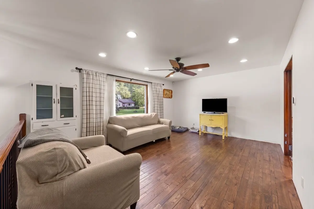 212 W Woodlawn Road