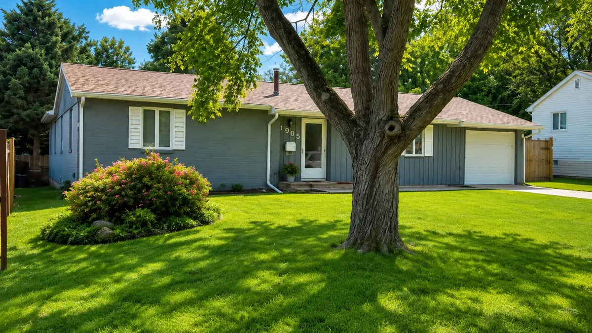 1905 E Country Squire Drive