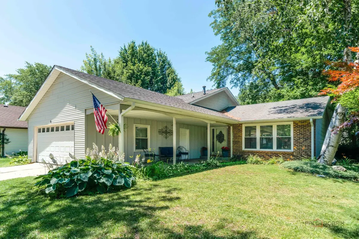 6 S DEERPATH Drive
