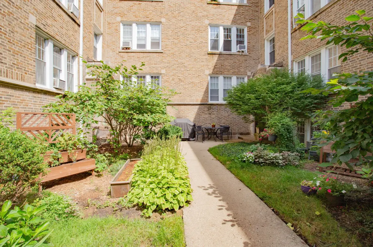 719 Reba Place