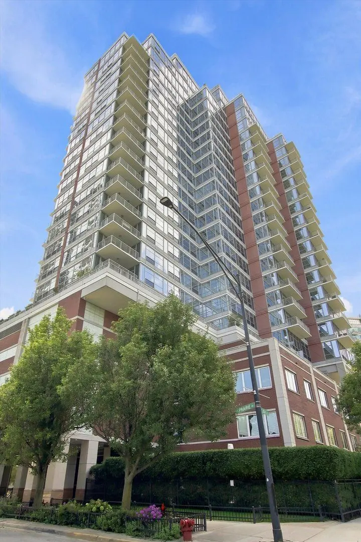 1600 S Prairie Avenue