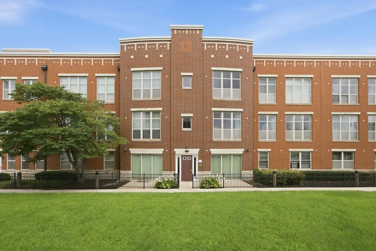 318 E 25th Place