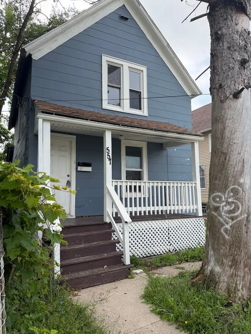 557 Oak Street