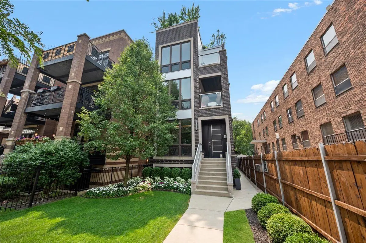 729 W Diversey Parkway