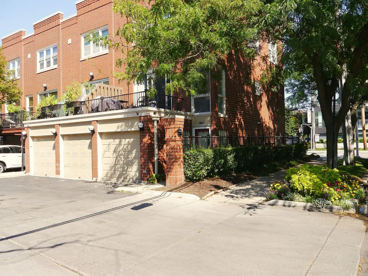 1781 W ALTGELD Street