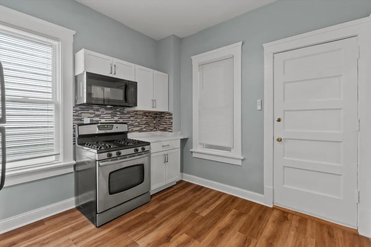 820 E 89th Place