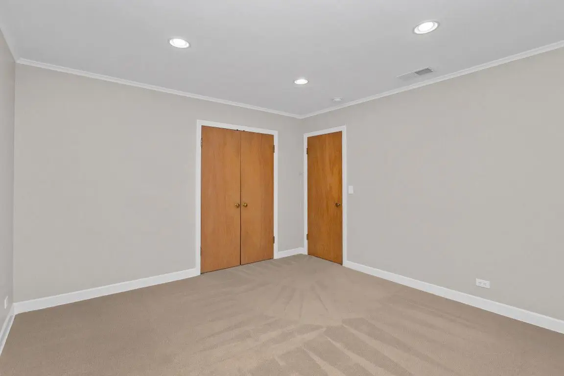 807 Surrey Lane