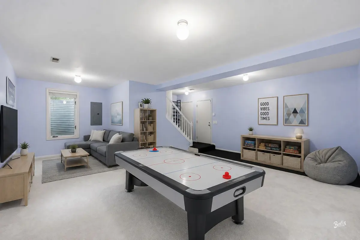 537 W Parkside Drive