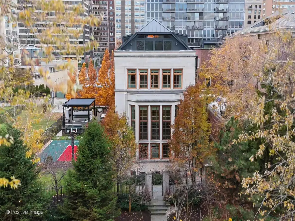 3024 N Lake Shore Drive