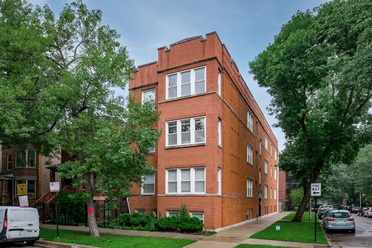 3722 W Altgeld Street
