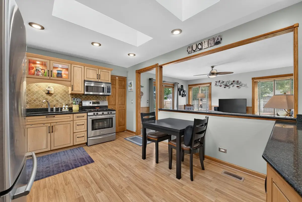 909 Shorewood Drive