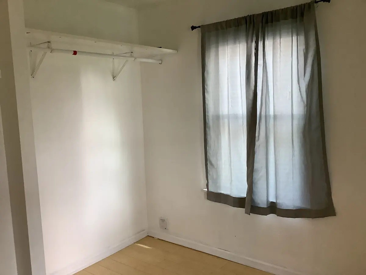427 KENYON Avenue