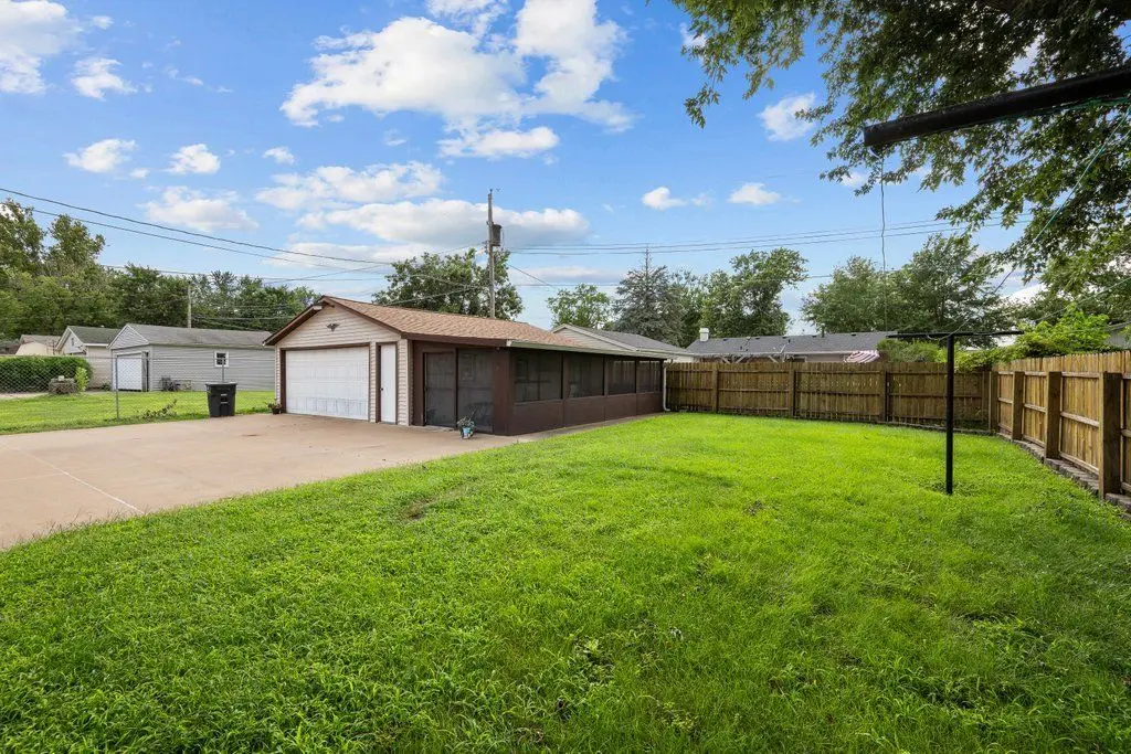 7912 9th Street W