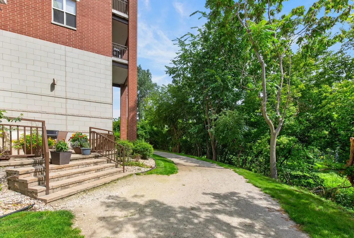 1700 RIVERWOODS Drive