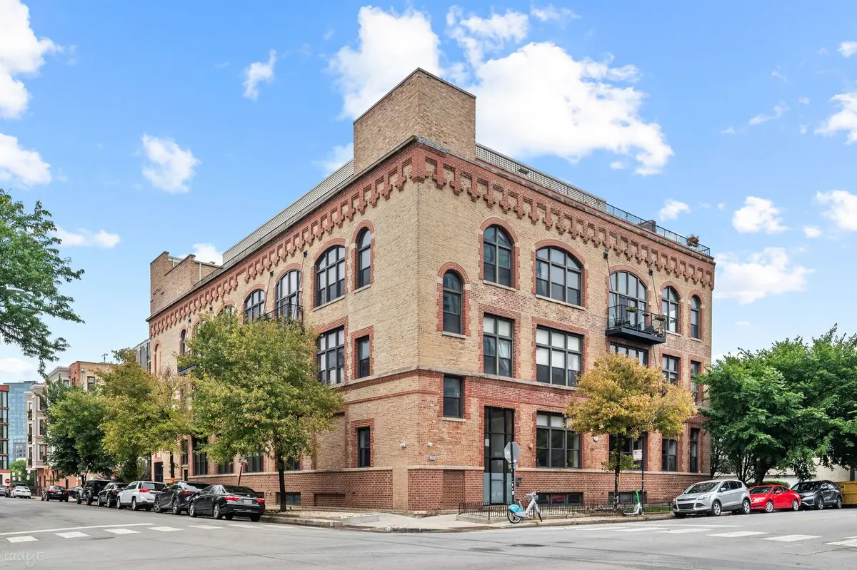 1050 W Hubbard Street