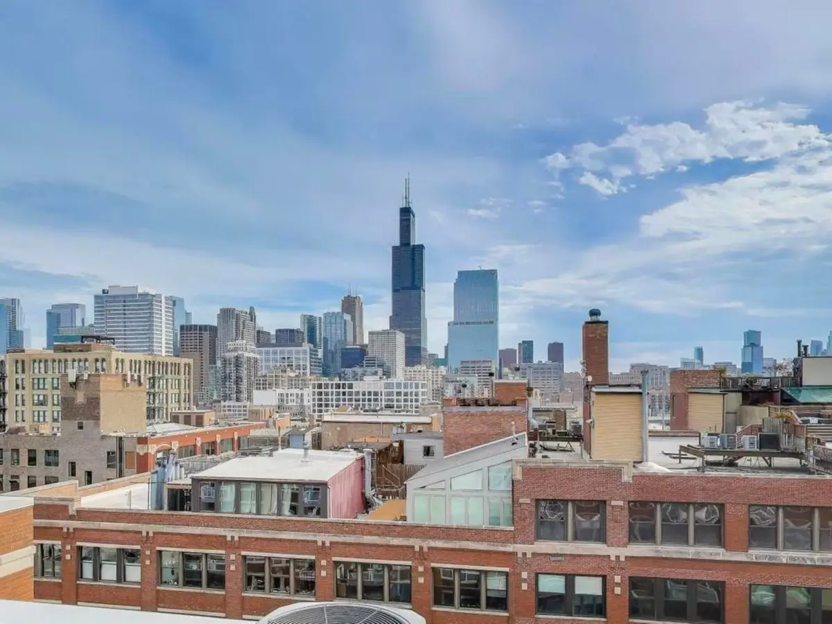 933 W Van Buren Street