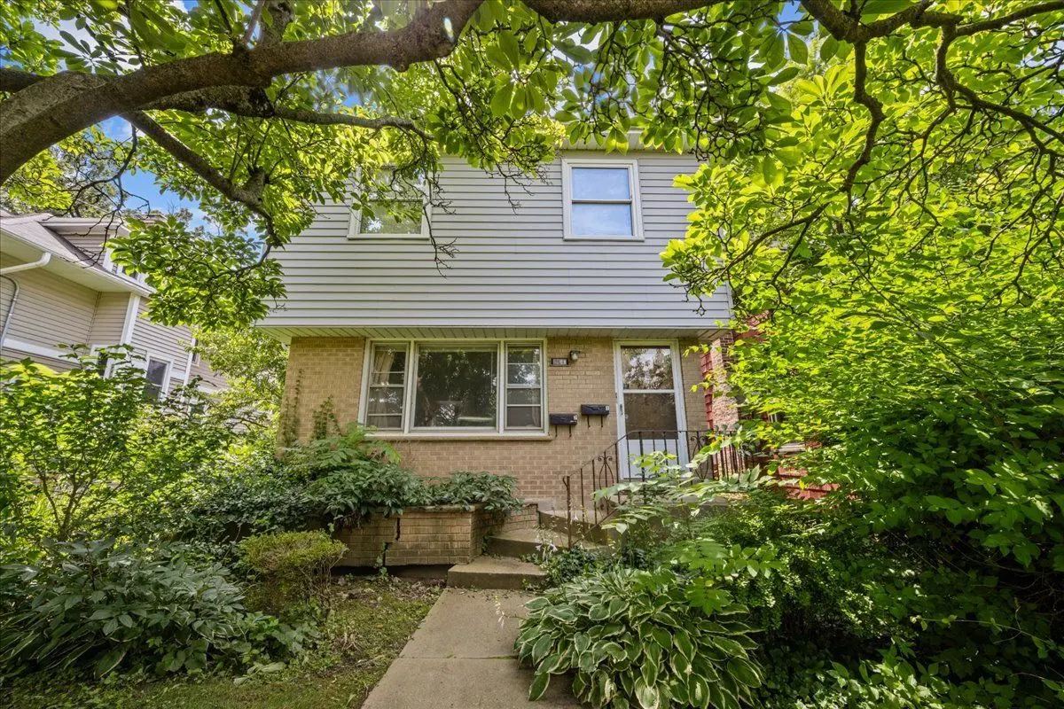 2490 Green Bay Road