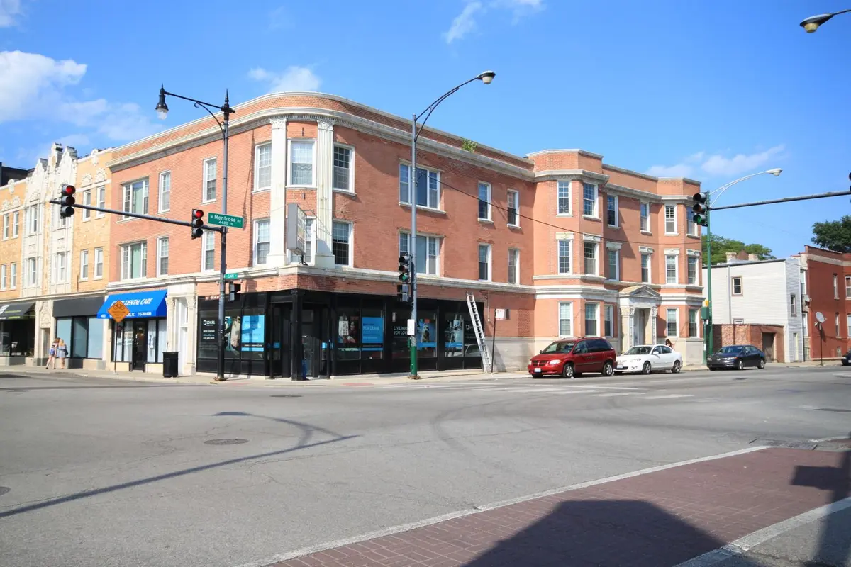 1414 W Montrose Avenue