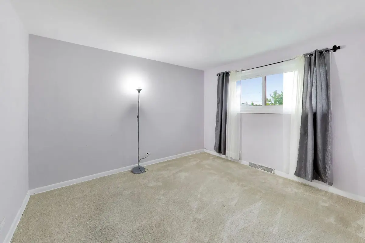 8647 Gregory Lane