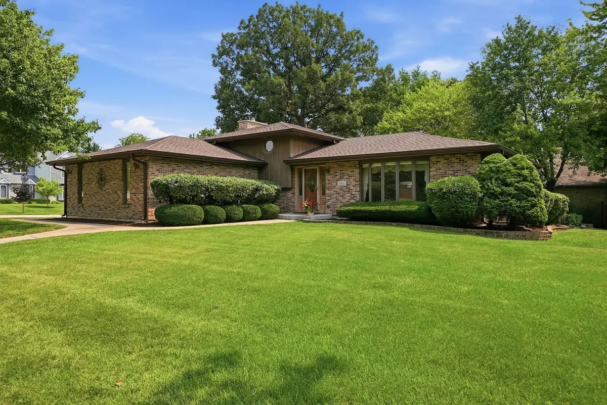 800 Ravinia Drive