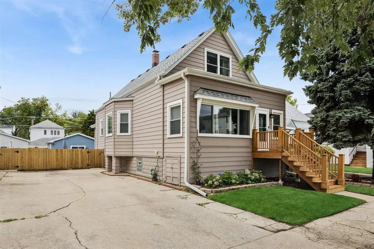 1015 Beloit Avenue