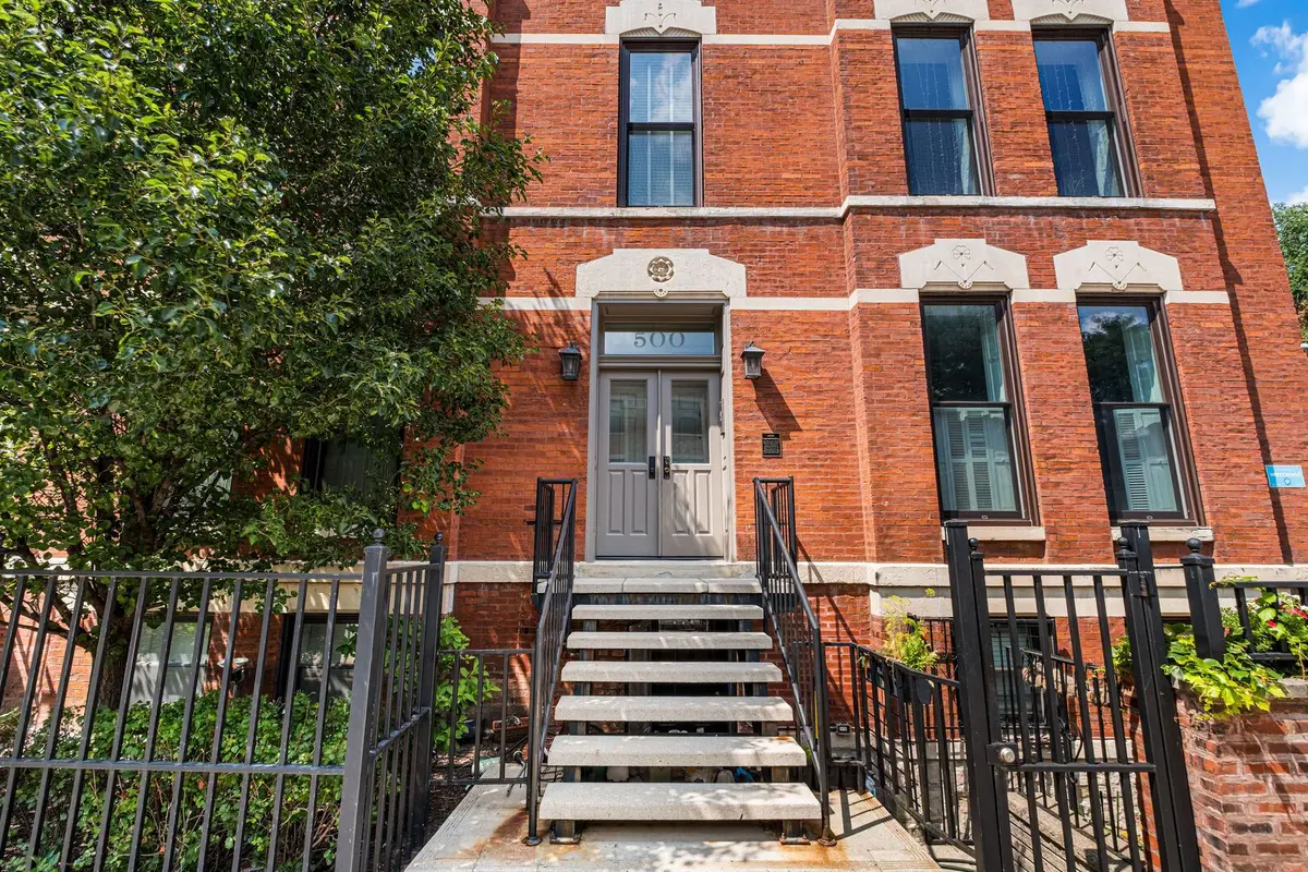 500 W Armitage Avenue