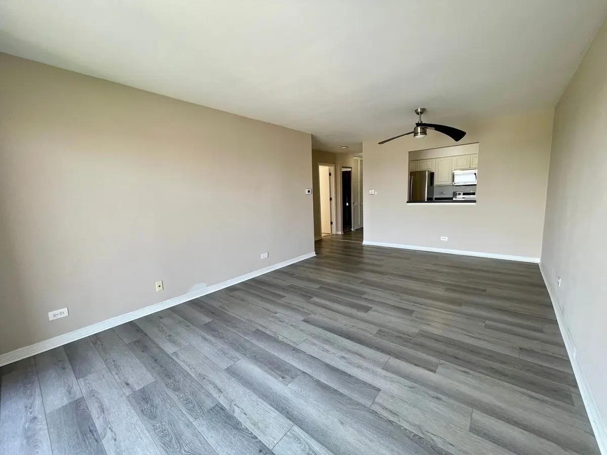 725 W Huntington Commons Road