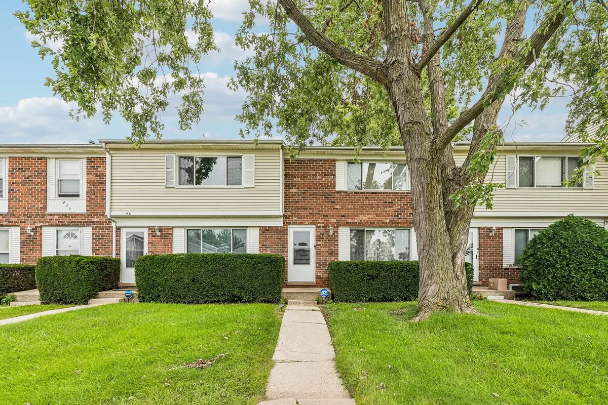 433 SALEM Square