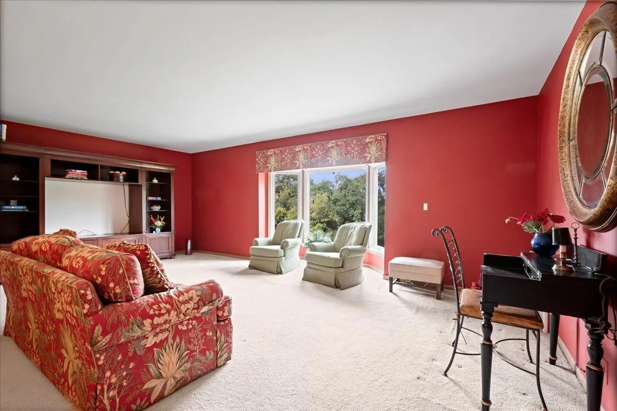 300 THAMES Parkway