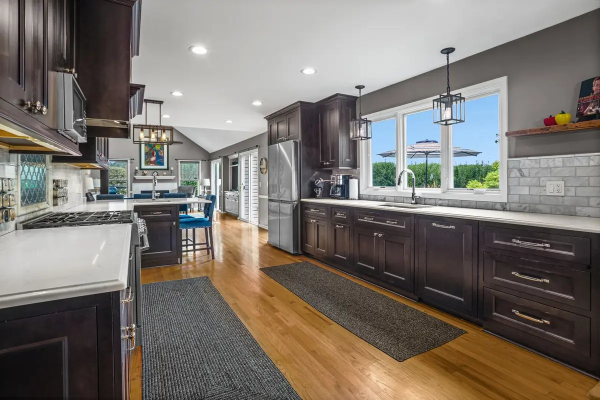 2917 Whispering Oaks Drive