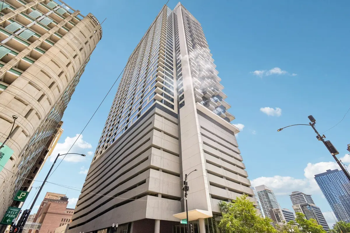 235 W Van Buren Street