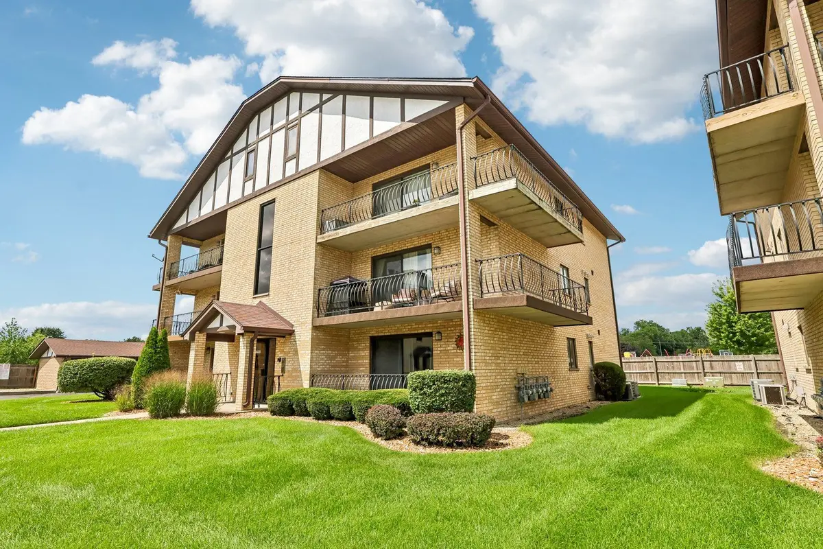 17940 Royal Oak Court