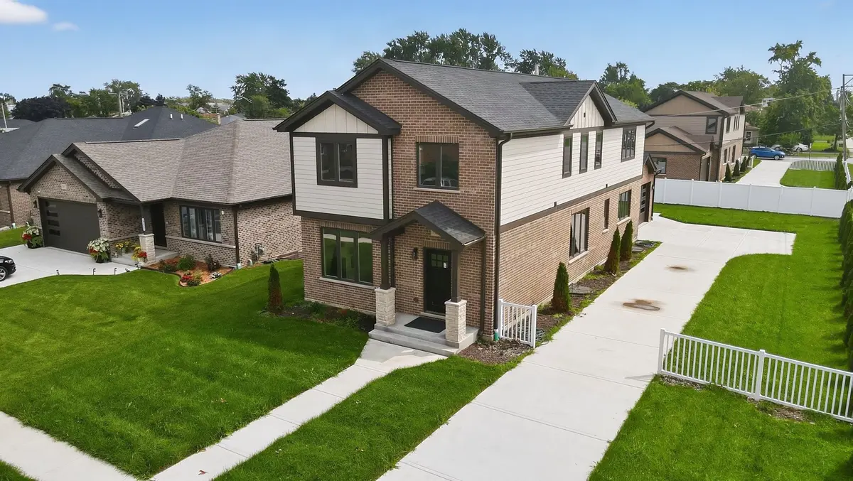 7957 W 73 Place