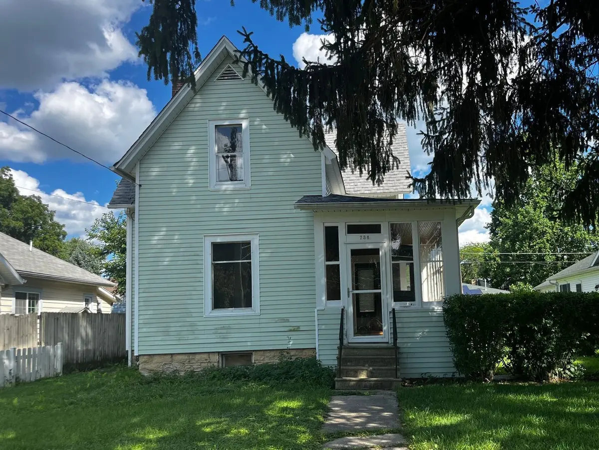 738 S 1st Street
