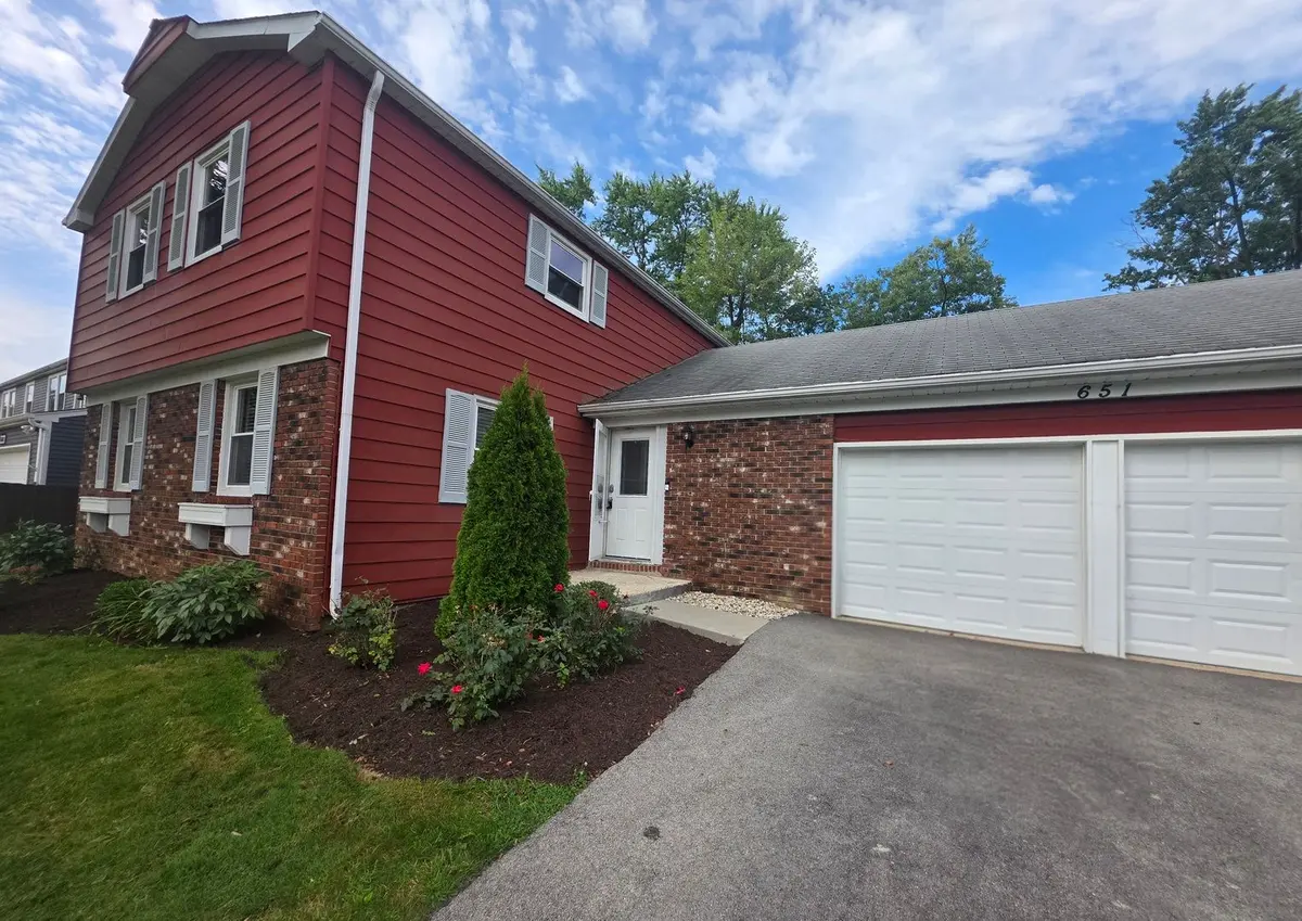 651 WOODHOLLOW Lane