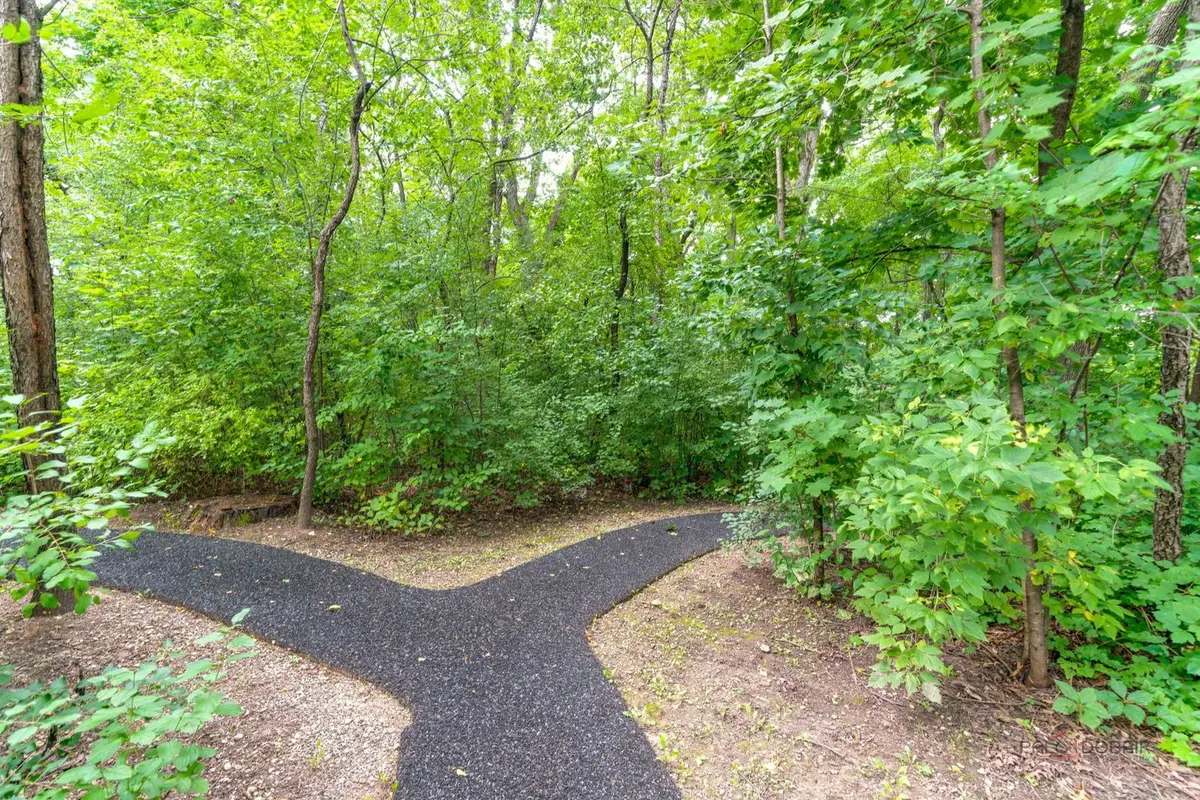 287 W Whispering Oaks Lane