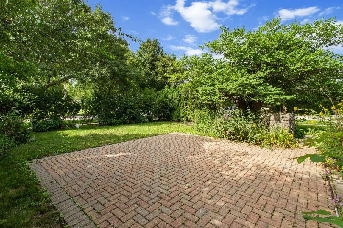 807 Surrey Lane
