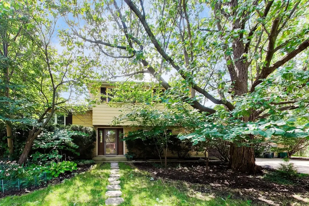 915 W Frontenac Drive