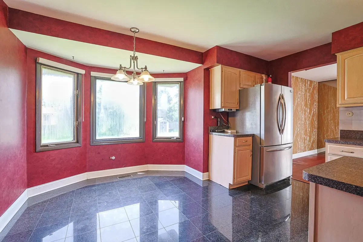 6811 Carpenter Streets