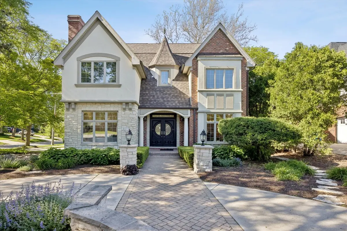 417 W 9th Street
