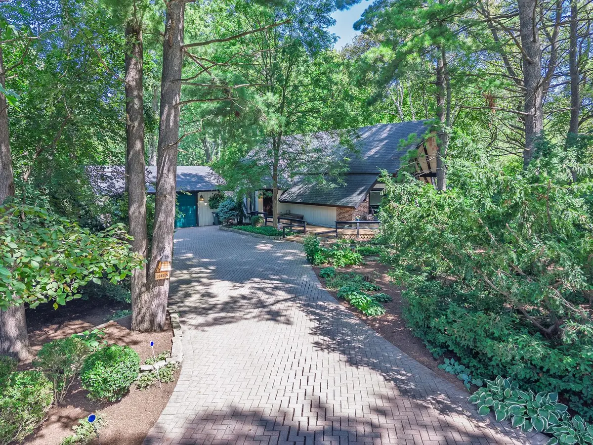 3810 N Oak Knoll Road