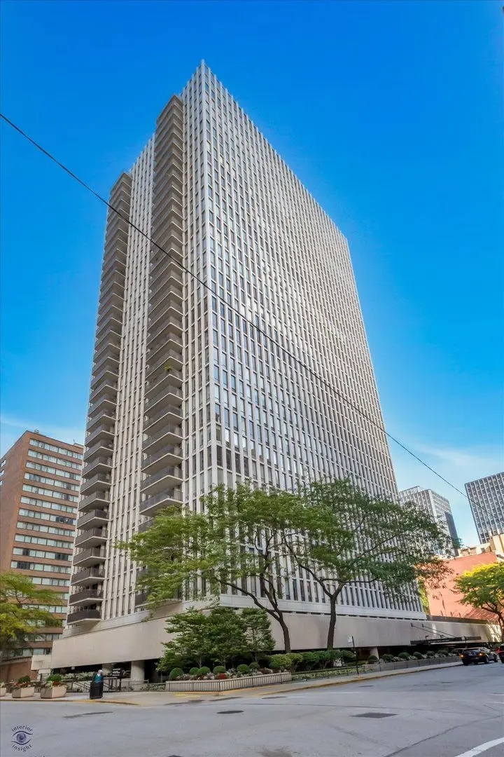 200 E Delaware Place