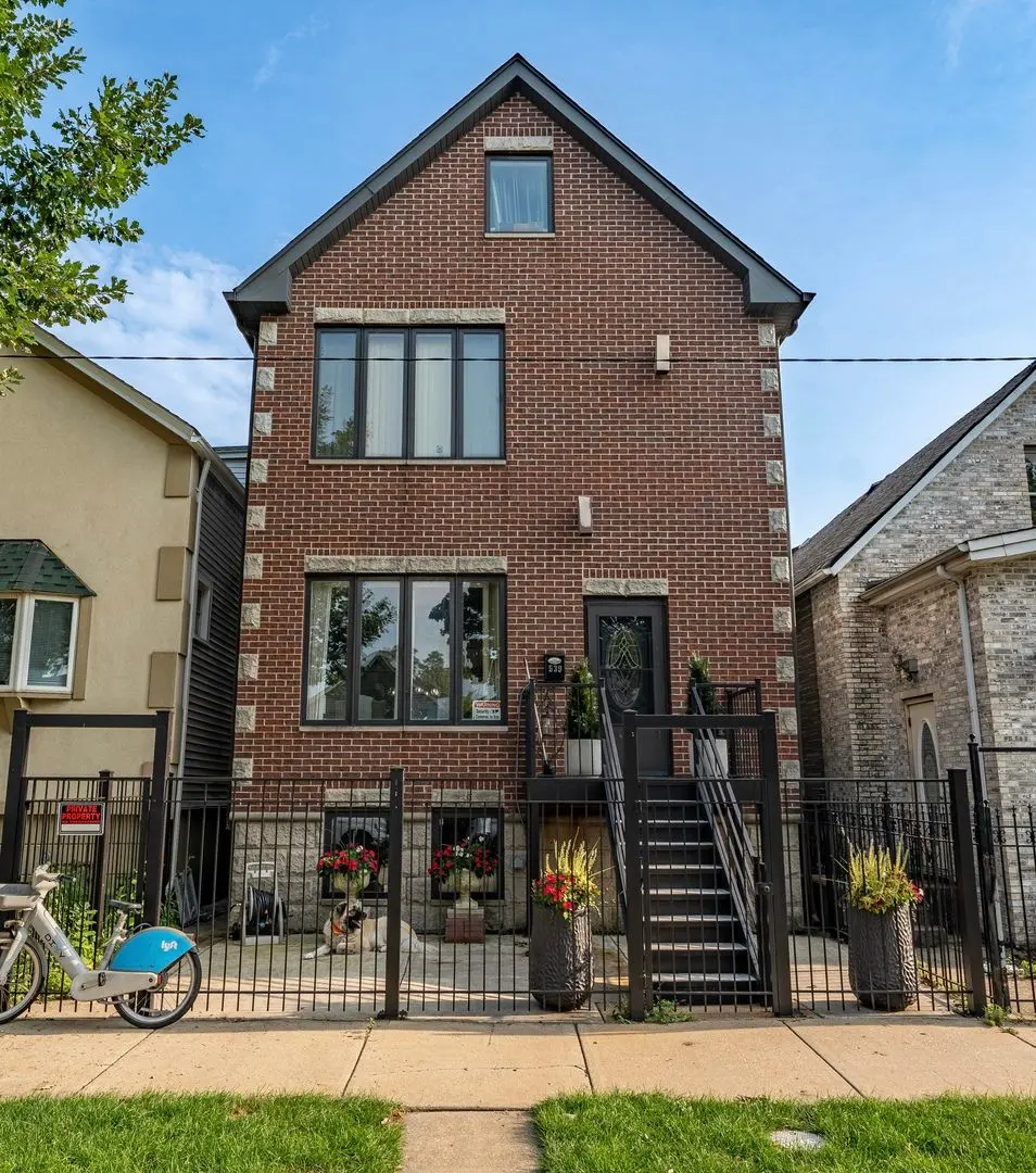 539 W 44th Place