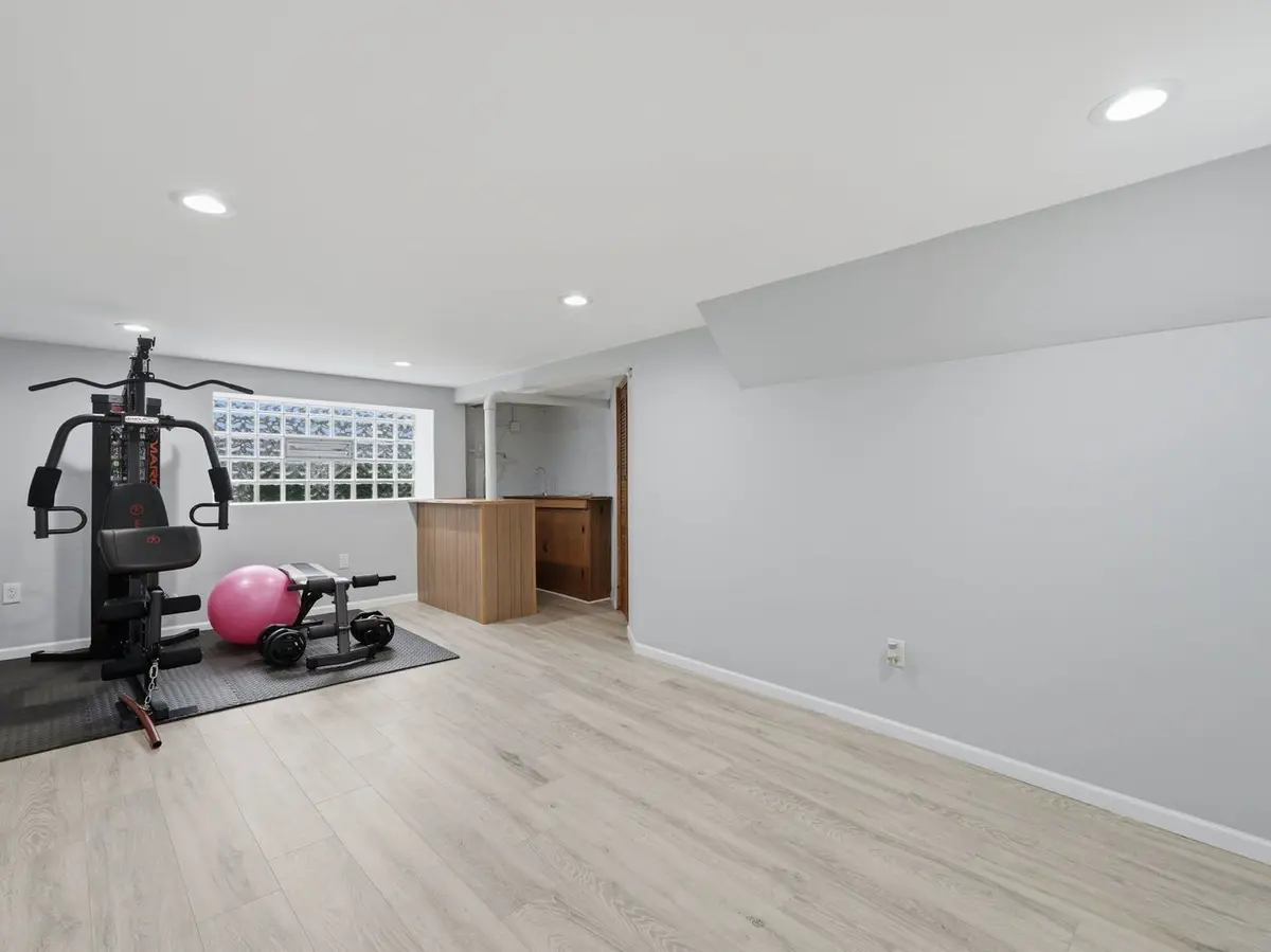 3110 N 76th Court