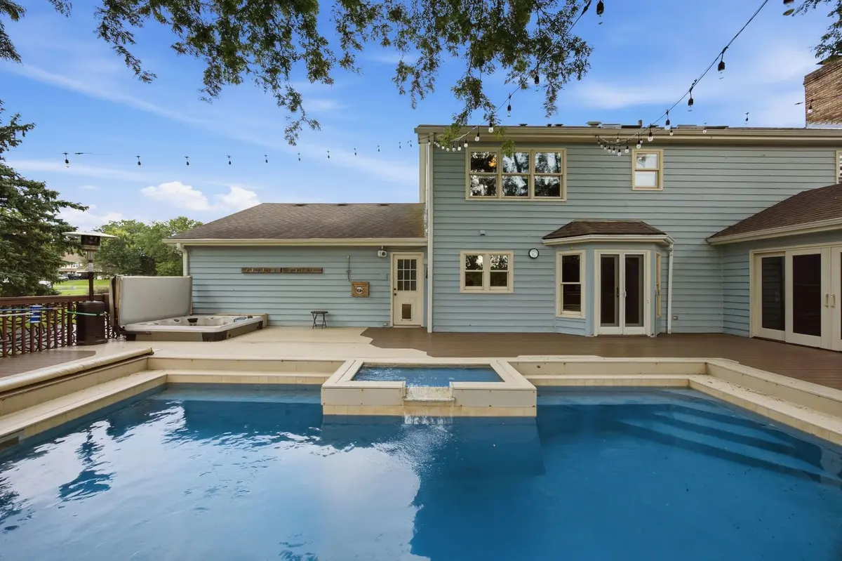 7N660 Cloverfield Circle