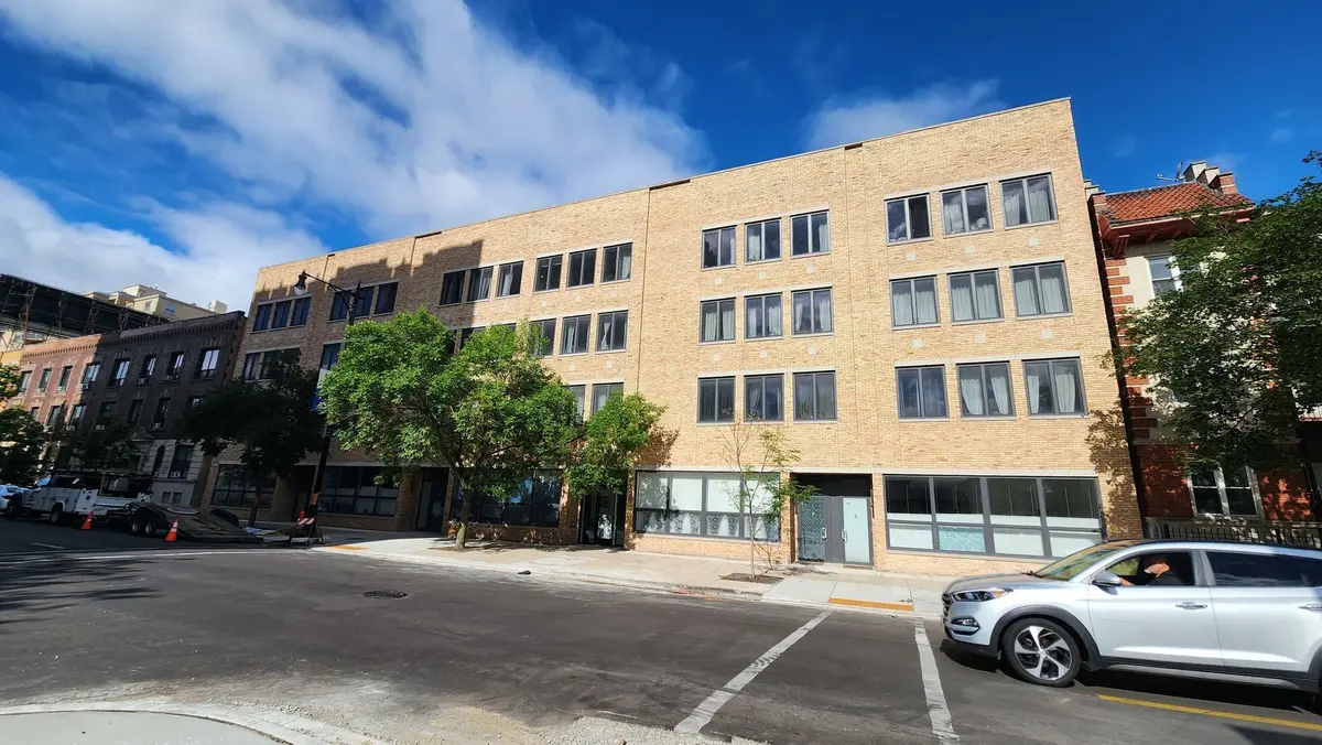 4428 N Sheridan Road
